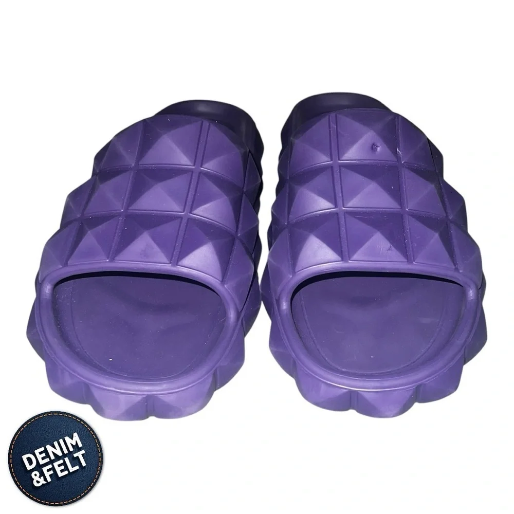 Valentino Garavani Men's Maxi‎ Stud Purple Pool Slides | PRELOVED 🔥